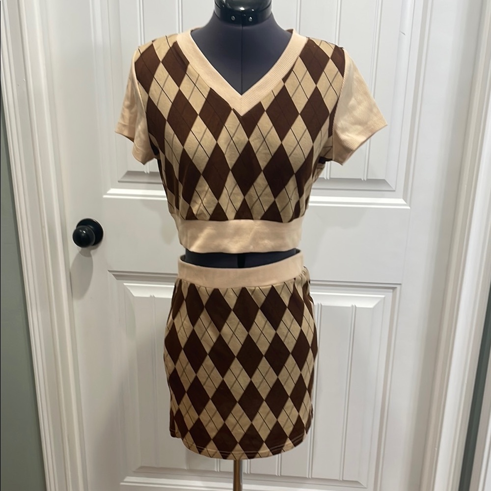 Argyle Patterned Skirt Set - Brown and Cream